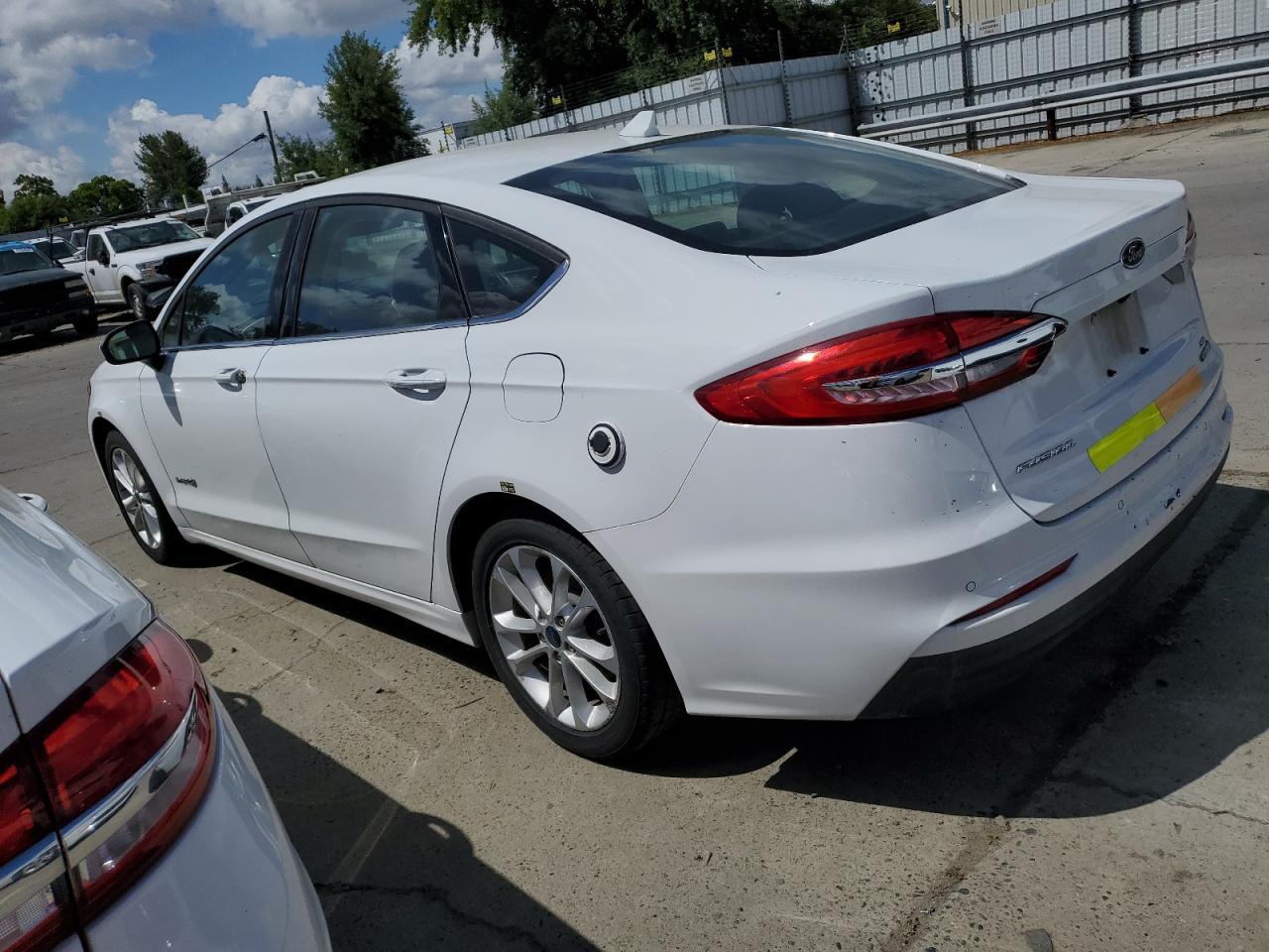 2019 Ford Fusion Se - Image 2