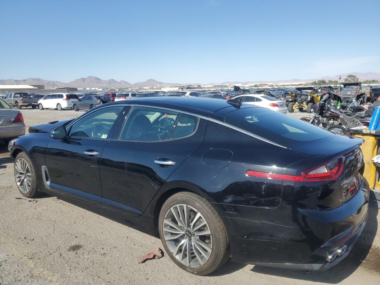 2018 Kia Stinger Premium - Image 2