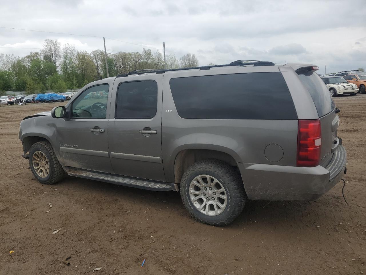 2007 Chevrolet Suburban K1500 - Image 2
