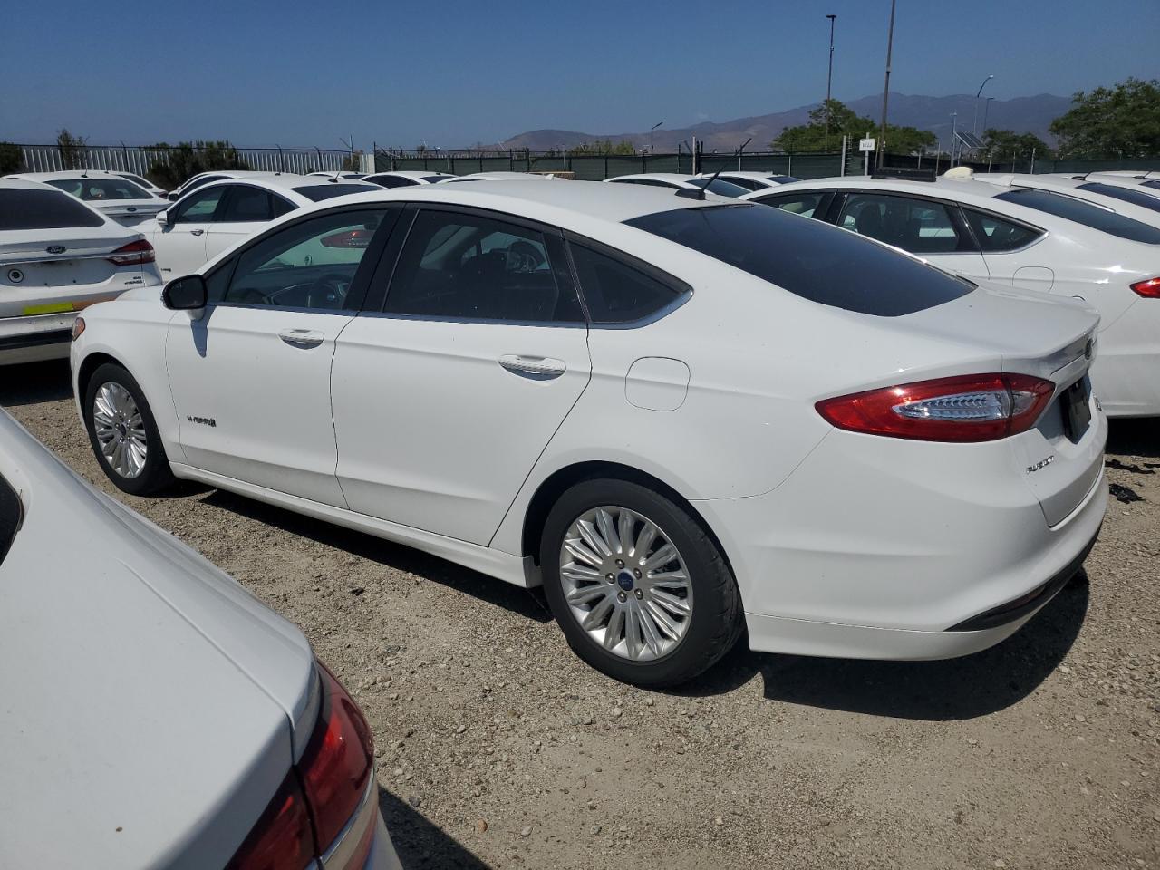 2015 Ford Fusion Se Hybrid - Фото 2
