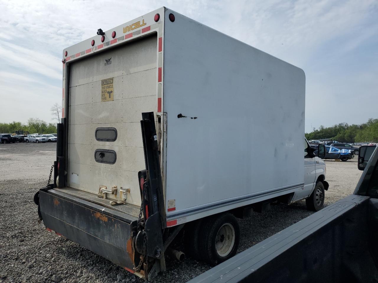 2005 Ford Econoline E350 Super Duty Cutaway Van - Фото 3