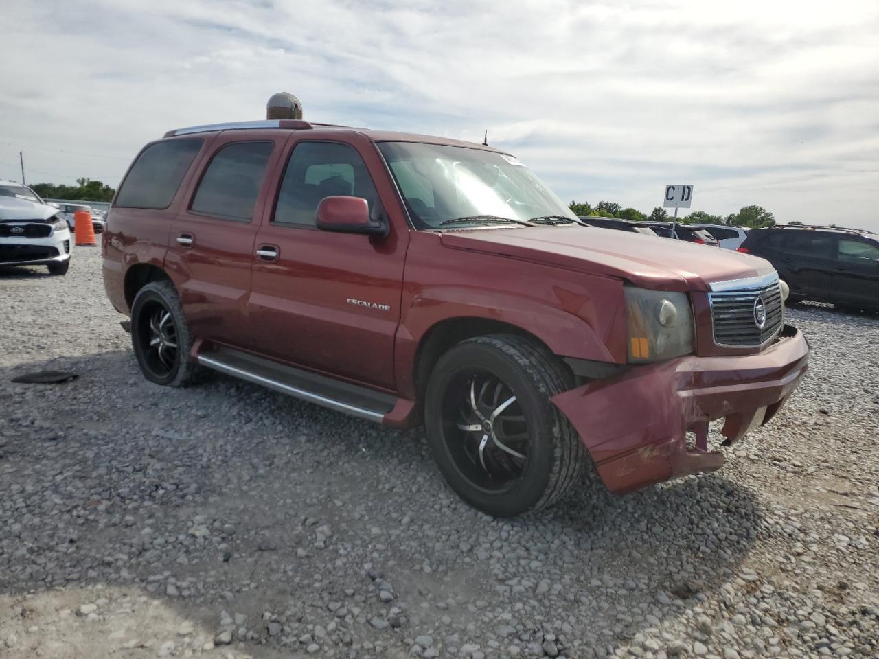 2002 Cadillac Escalade Luxury - Image 4