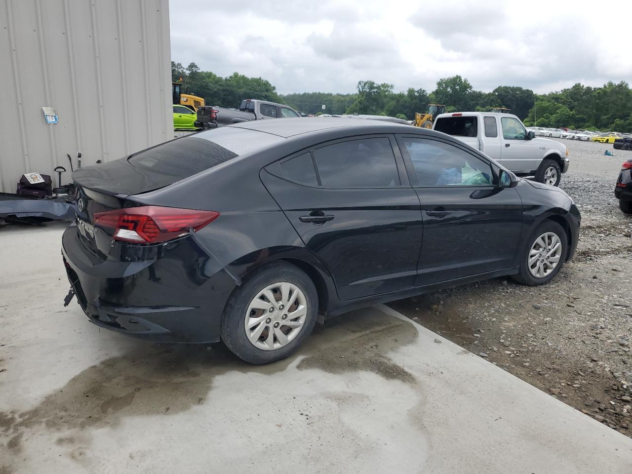 2020 Hyundai Elantra Se - Image 3