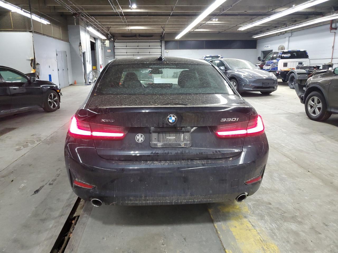 2019 BMW 330Xi - Фото 6