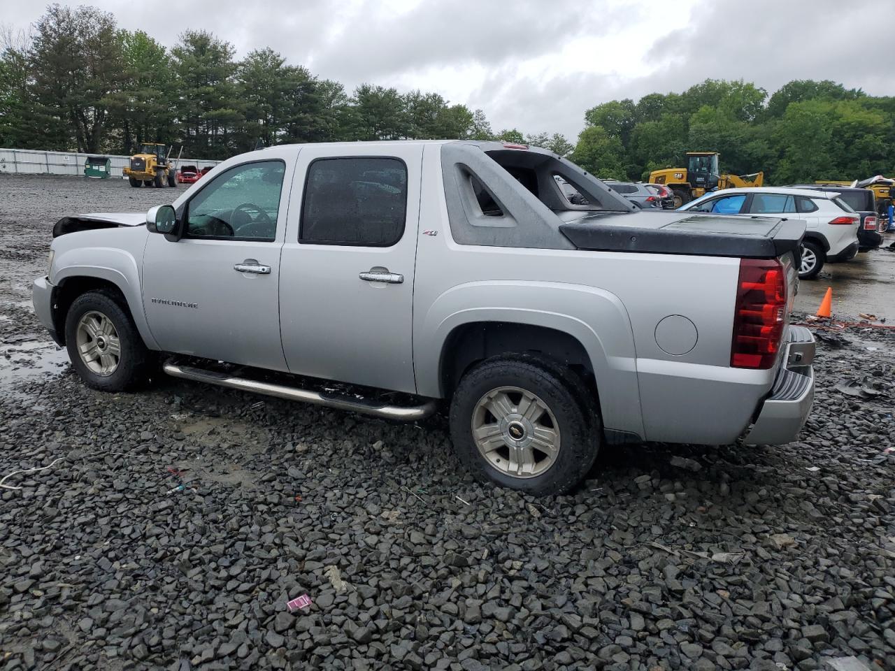 2010 Chevrolet Avalanche Lt - Фото 2