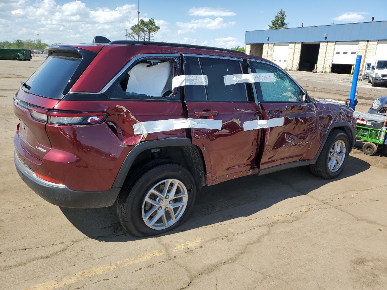 2024 Jeep Grand Cherokee Laredo - Image 3