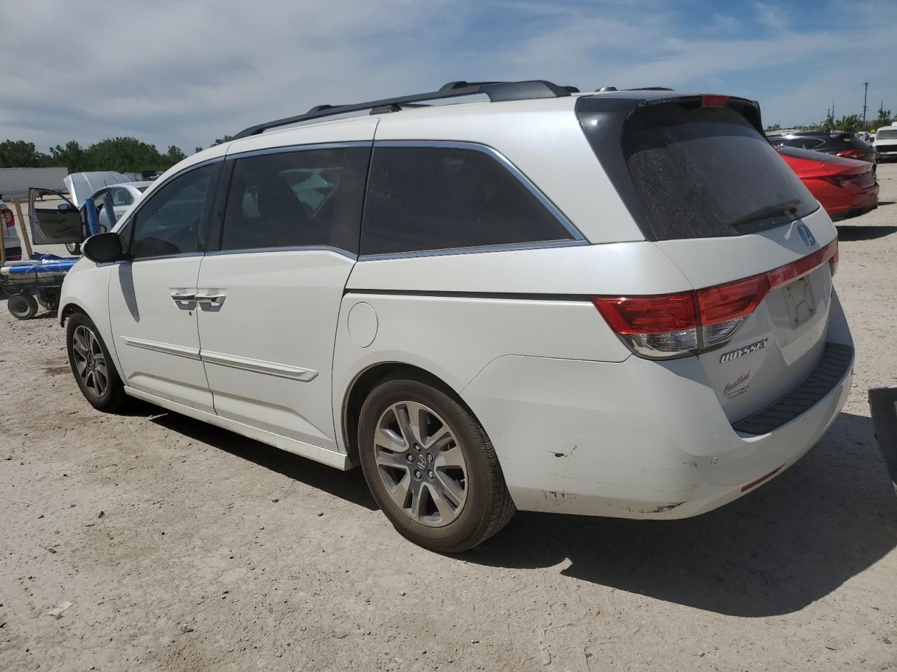 2016 Honda Odyssey Touring - Фото 2