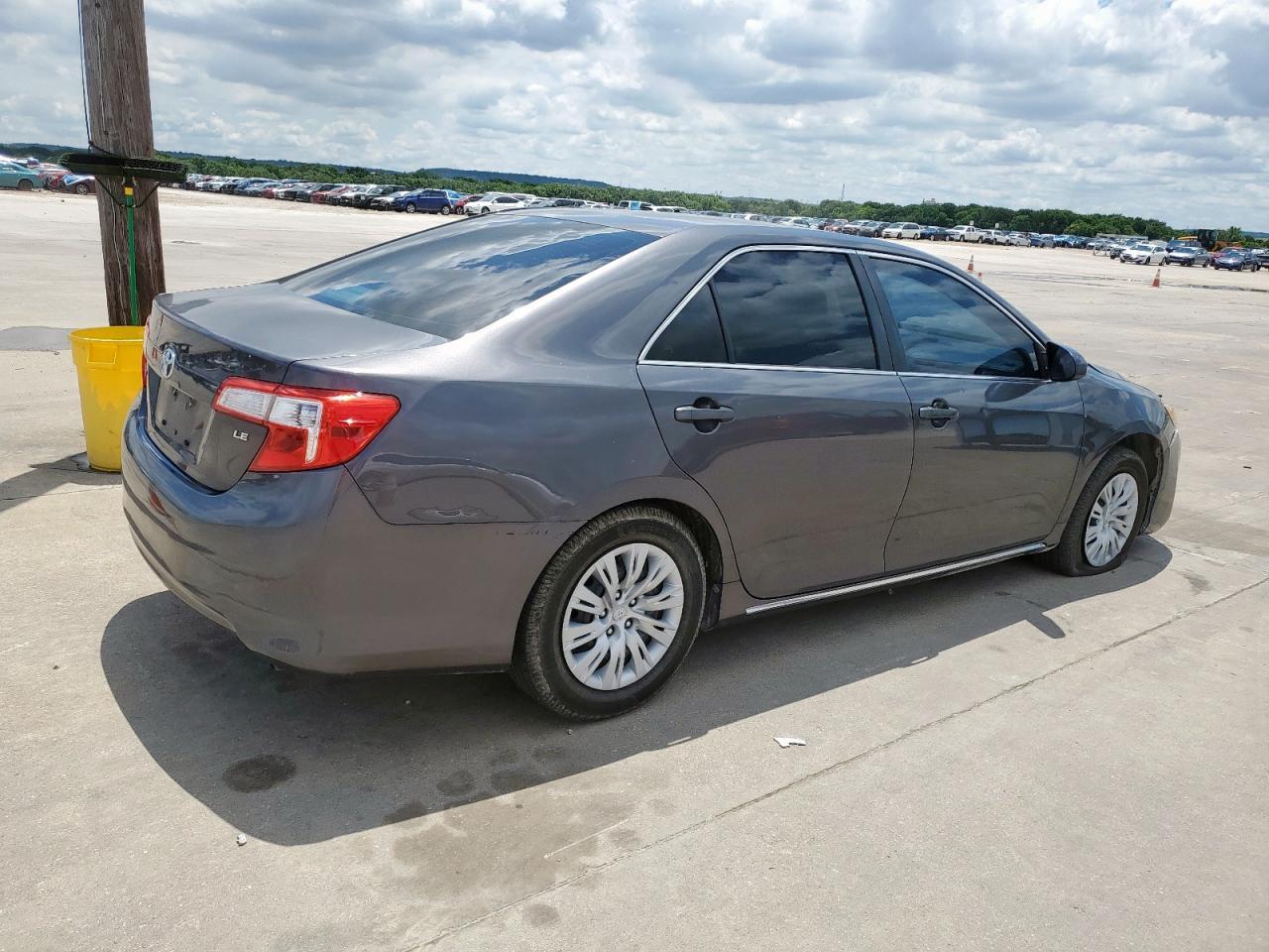 2012 Toyota Camry Base - Фото 3