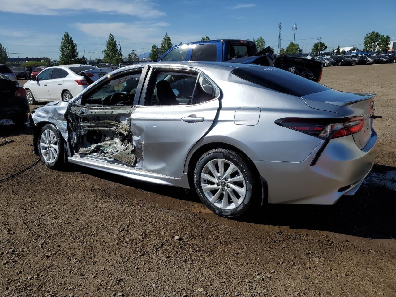2021 Toyota Camry Se - Фото 2
