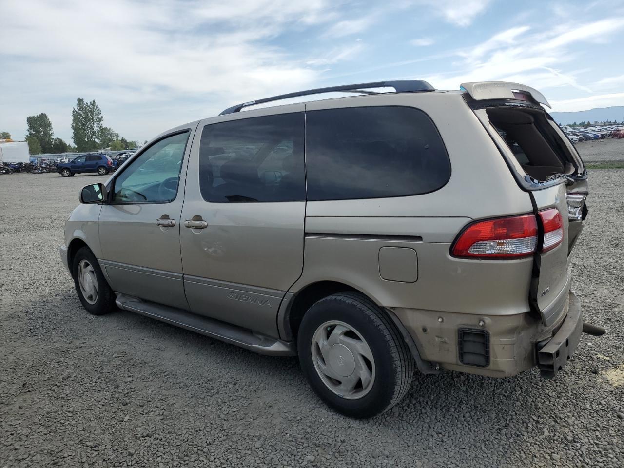 2001 Toyota Sienna Le - Image 2