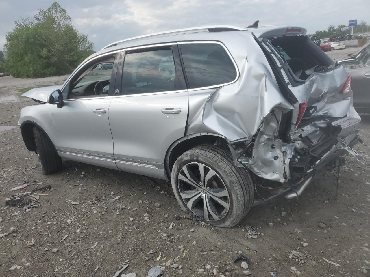 2017 Volkswagen Touareg - Фото 2