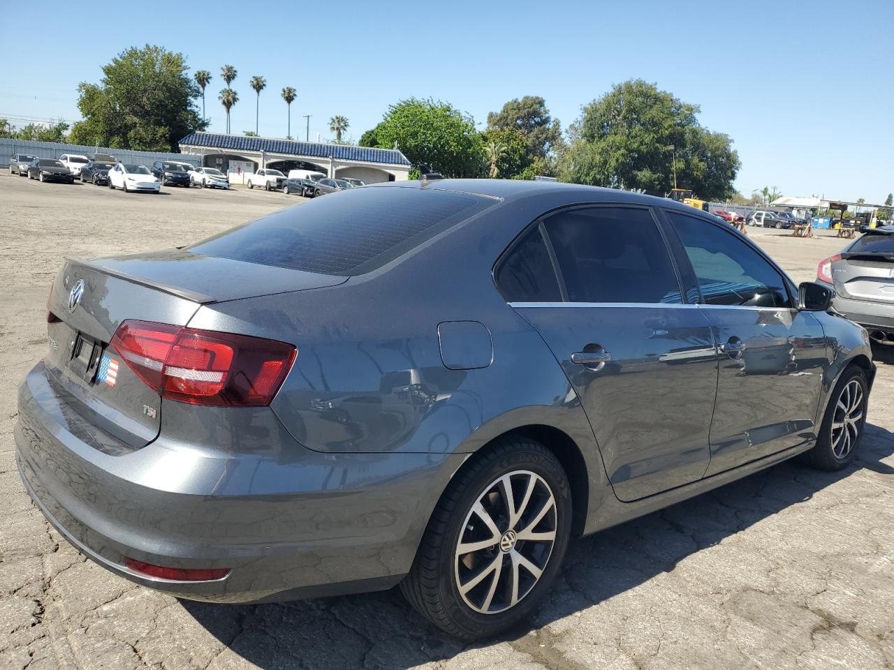 2017 Volkswagen Jetta Se - Фото 3