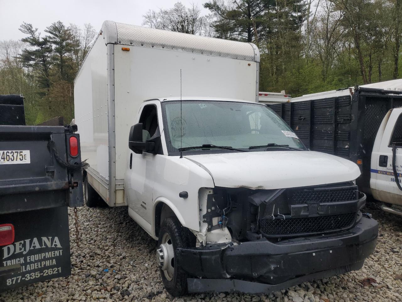 2018 Chev Express G4500 - Image 4