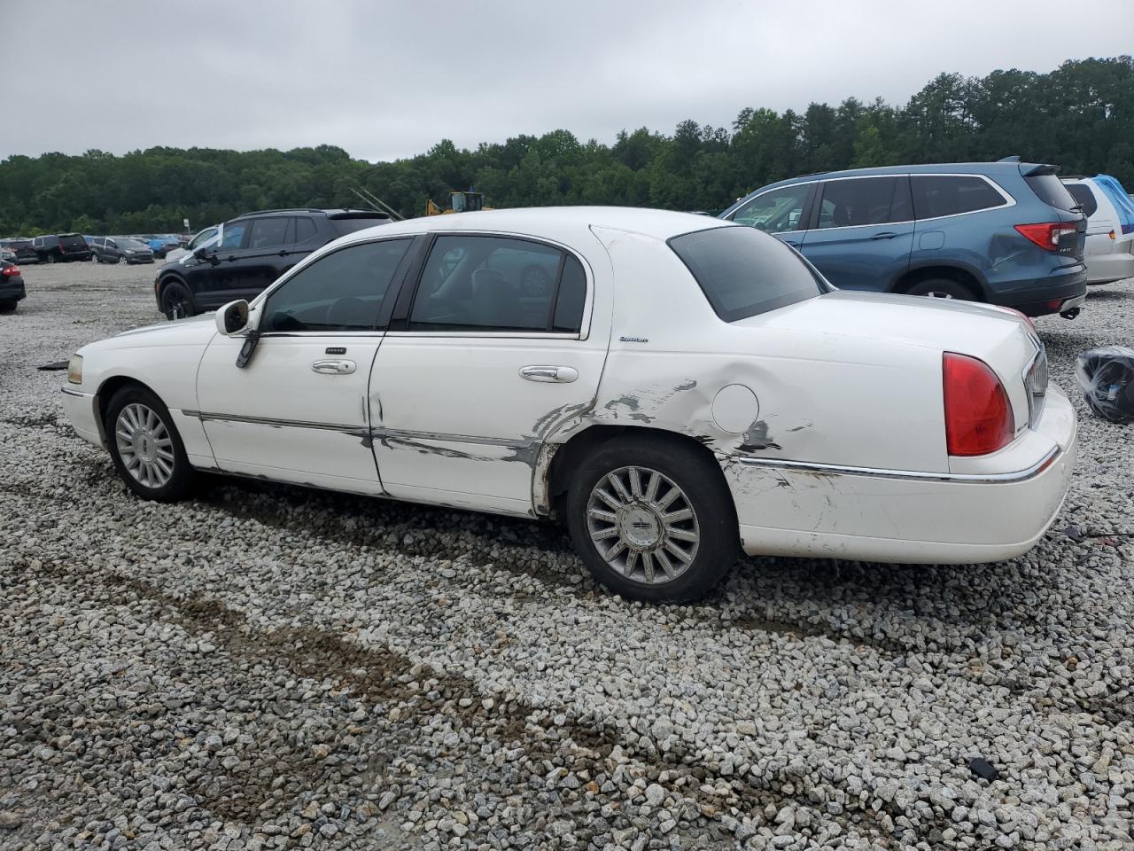 2004 Lincoln Town Car Executive - Фото 2