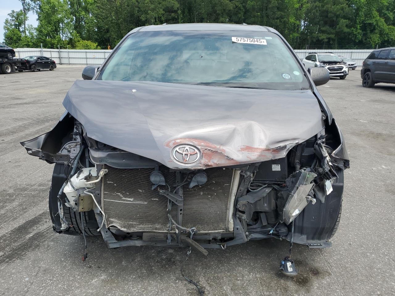 2016 Toyota Sienna Xle Premium 8-Passenger - Фото 5