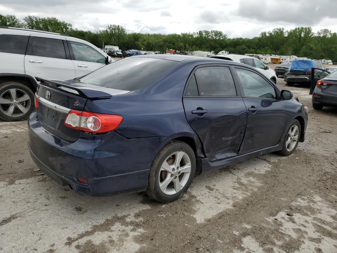 2013 Toyota Corolla Base - Фото 3