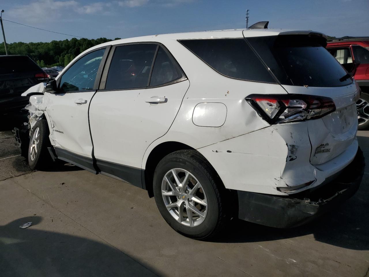 2022 Chevrolet Equinox Ls - Фото 2