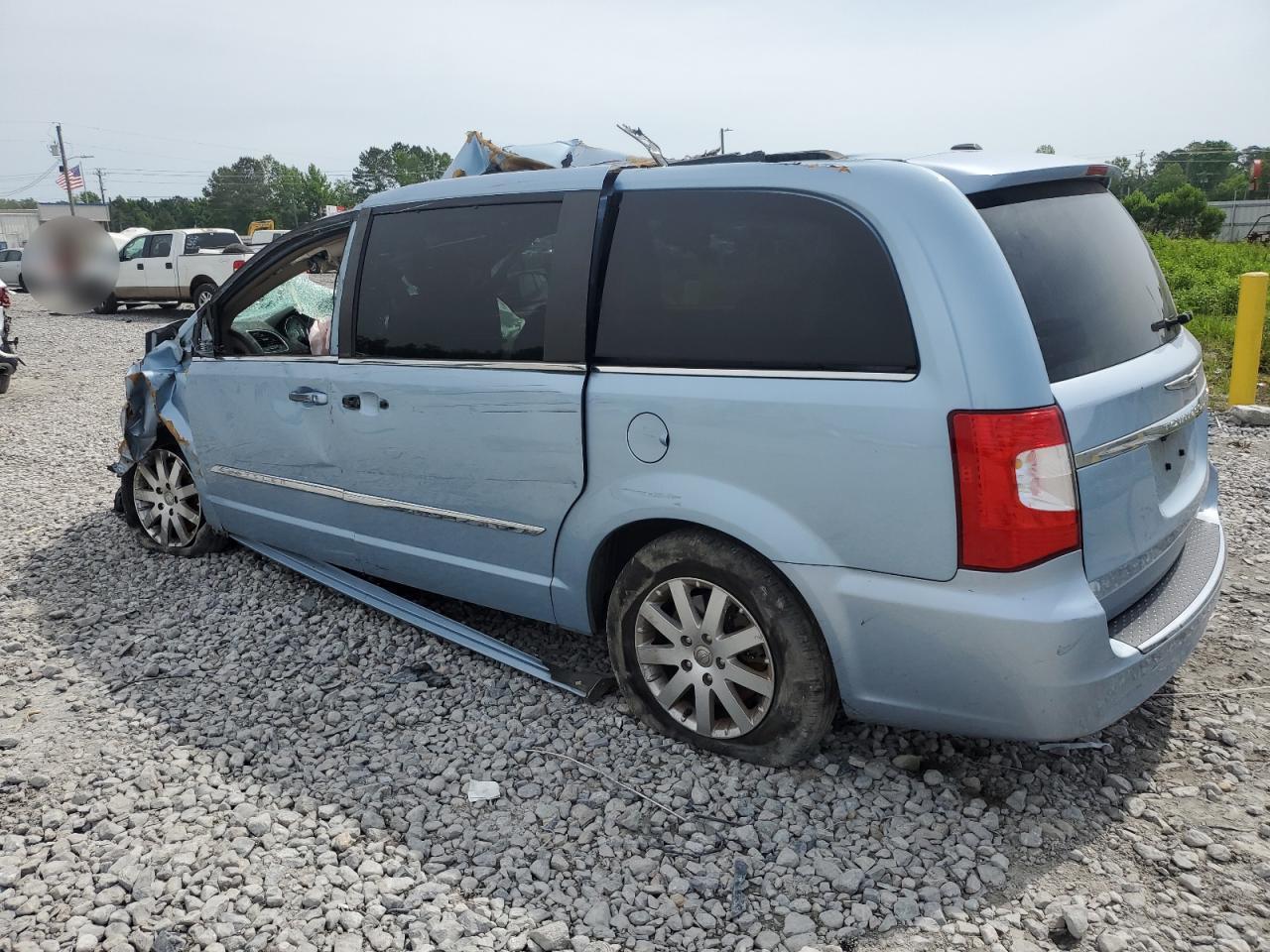 2013 Chrysler Town & Country Touring - Фото 2