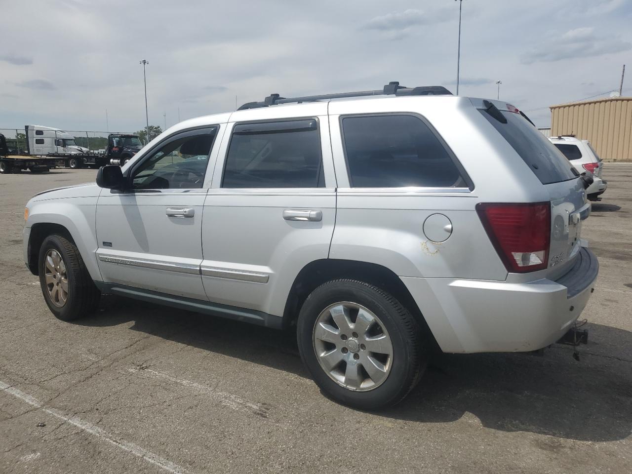 2009 Jeep Grand Cherokee Laredo - Image 3