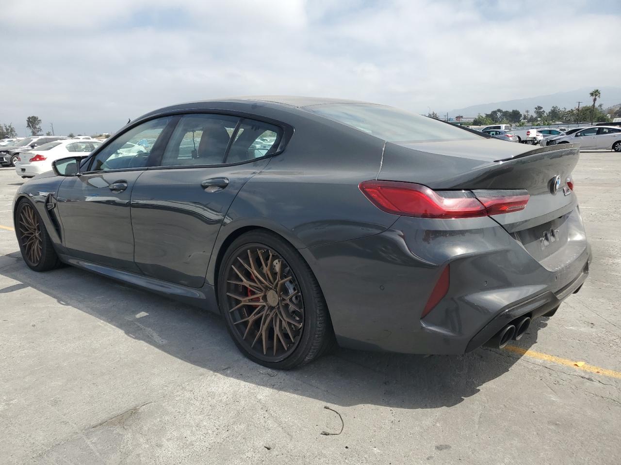 2022 BMW M8 - Фото 2