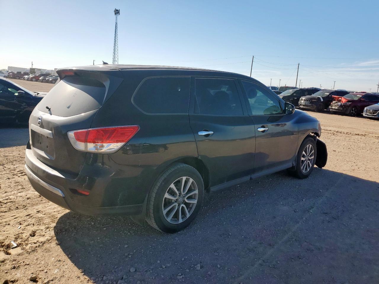2013 Nissan Pathfinder S - Image 3