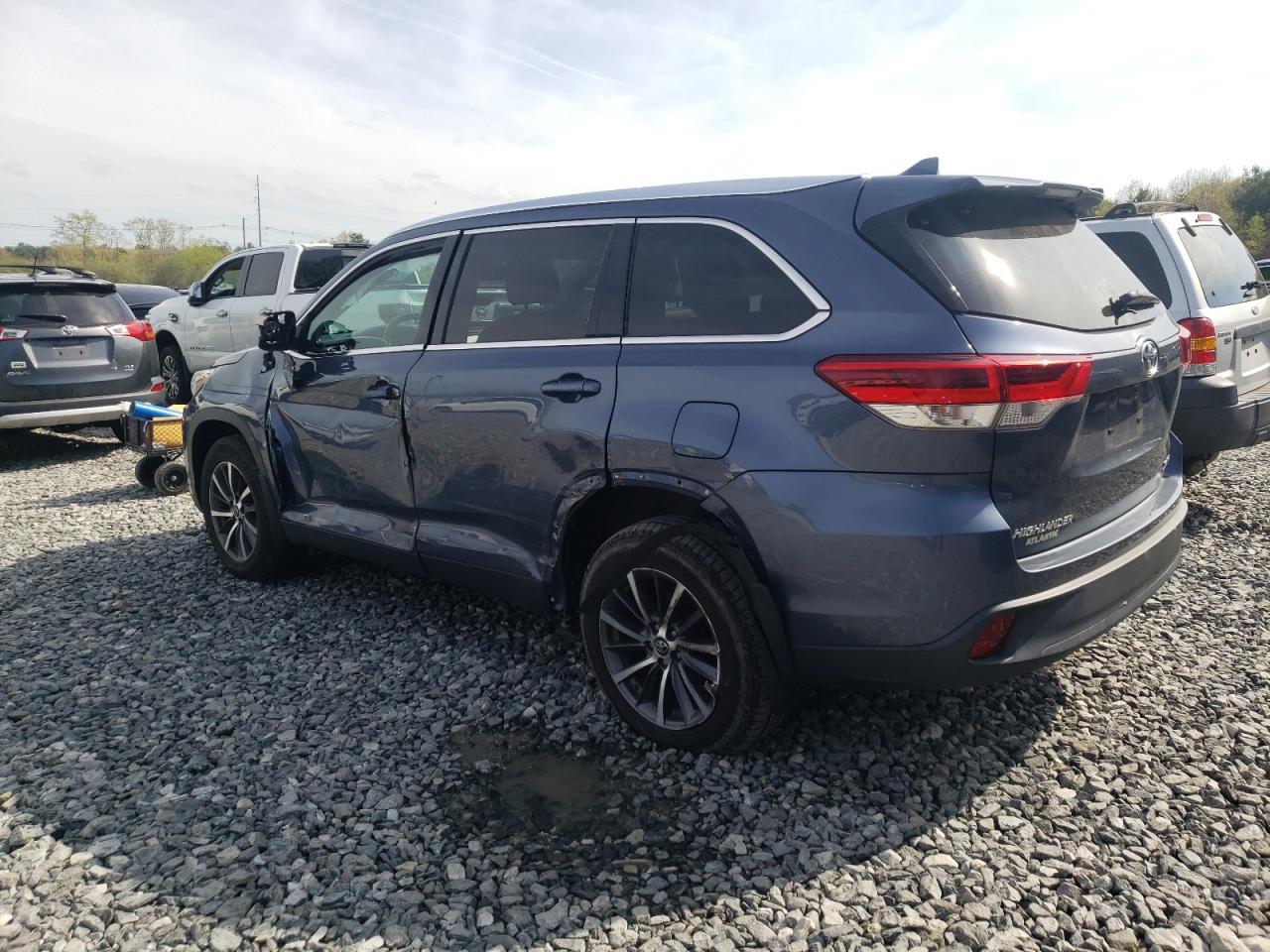2019 Toyota Highlander Se - Фото 2