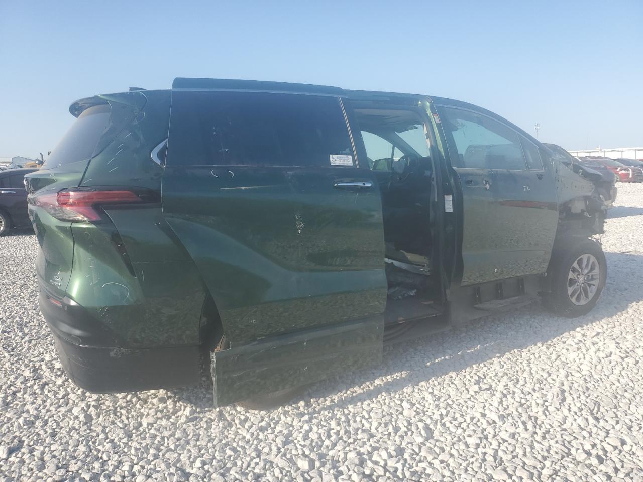 2021 Toyota Sienna Xle - Image 3