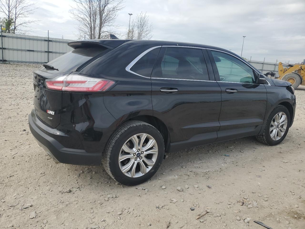 2022 Ford Edge Titanium - Фото 3