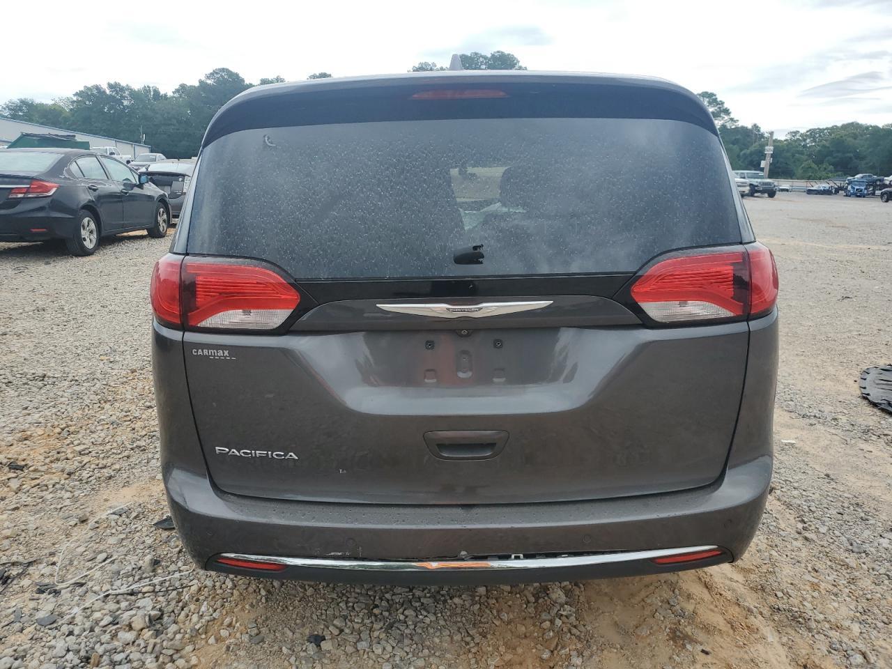 2017 Chrysler Pacifica Touring L - Image 6