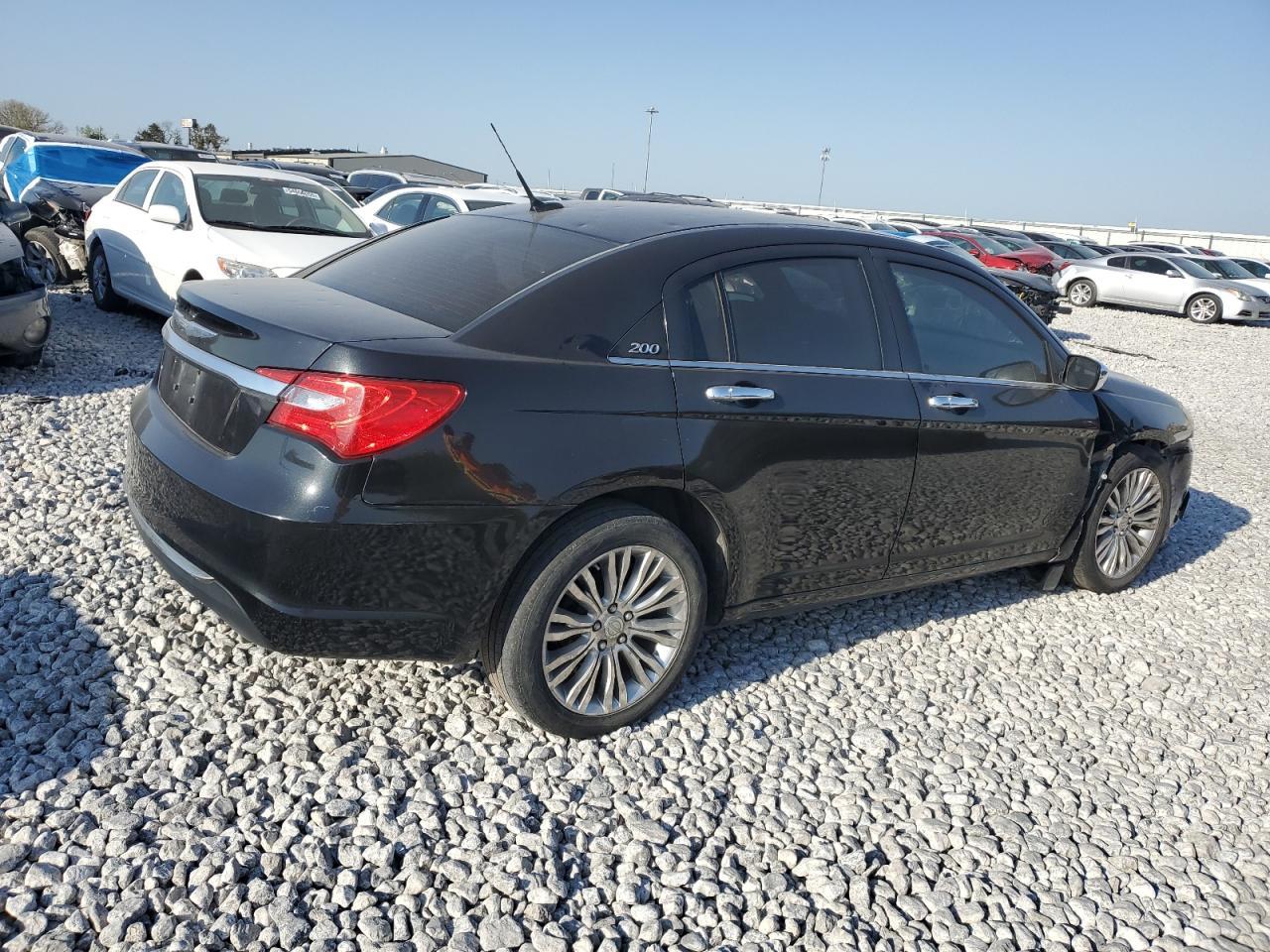 2011 Chrysler 200 Limited - Image 3