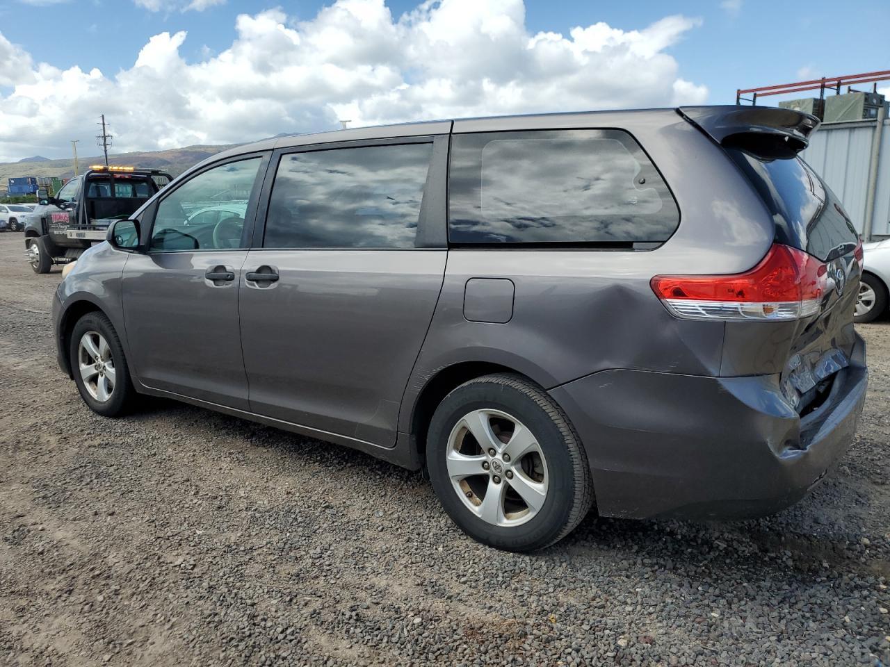 2011 Toyota Sienna Base - Фото 2