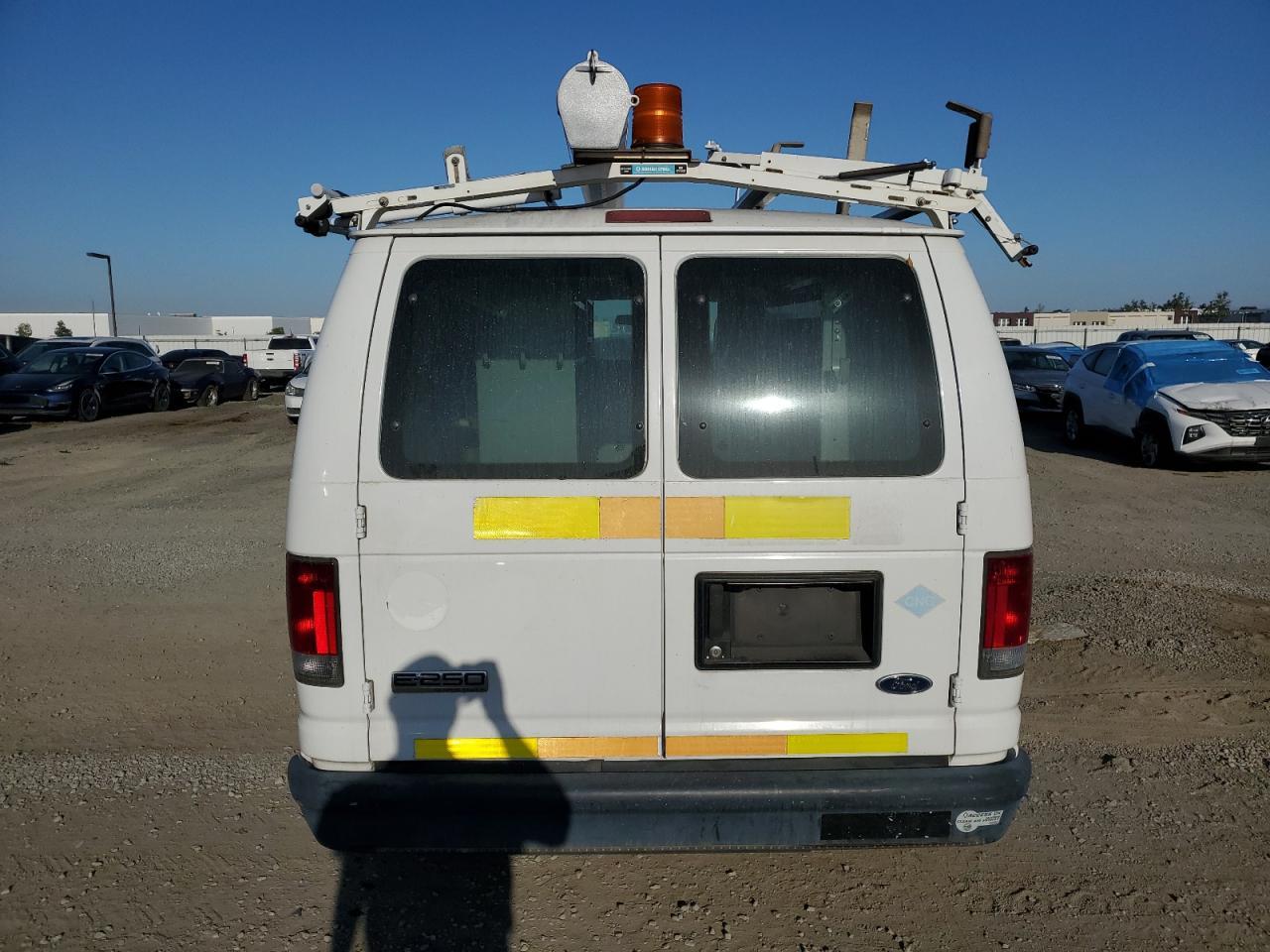 2010 Ford Econoline E250 Van - Фото 6