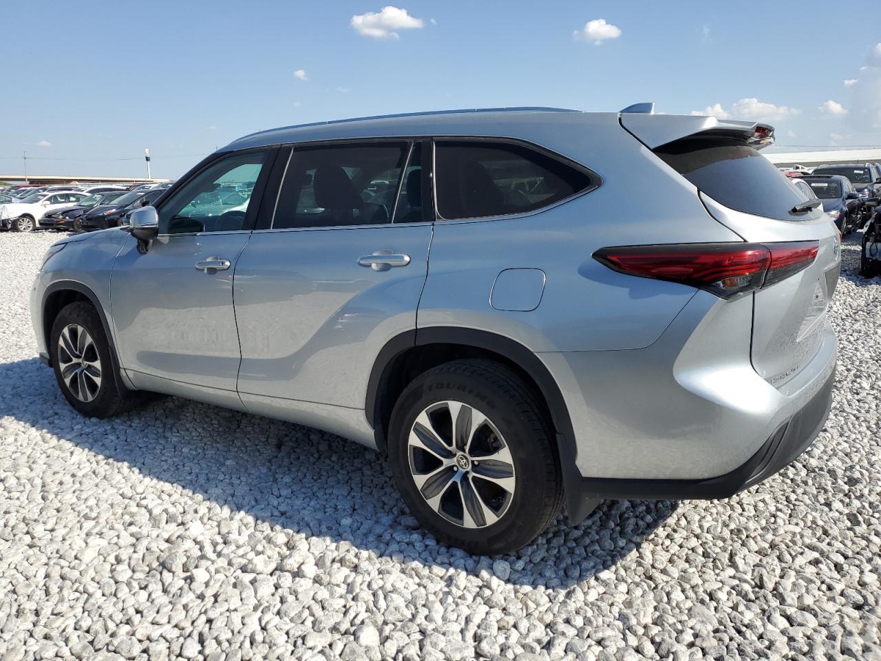 2020 Toyota Highlander Xle - Image 2