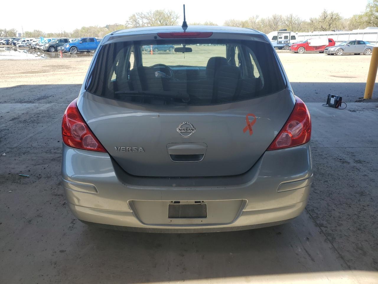 2010 Nissan Versa S - Фото 6