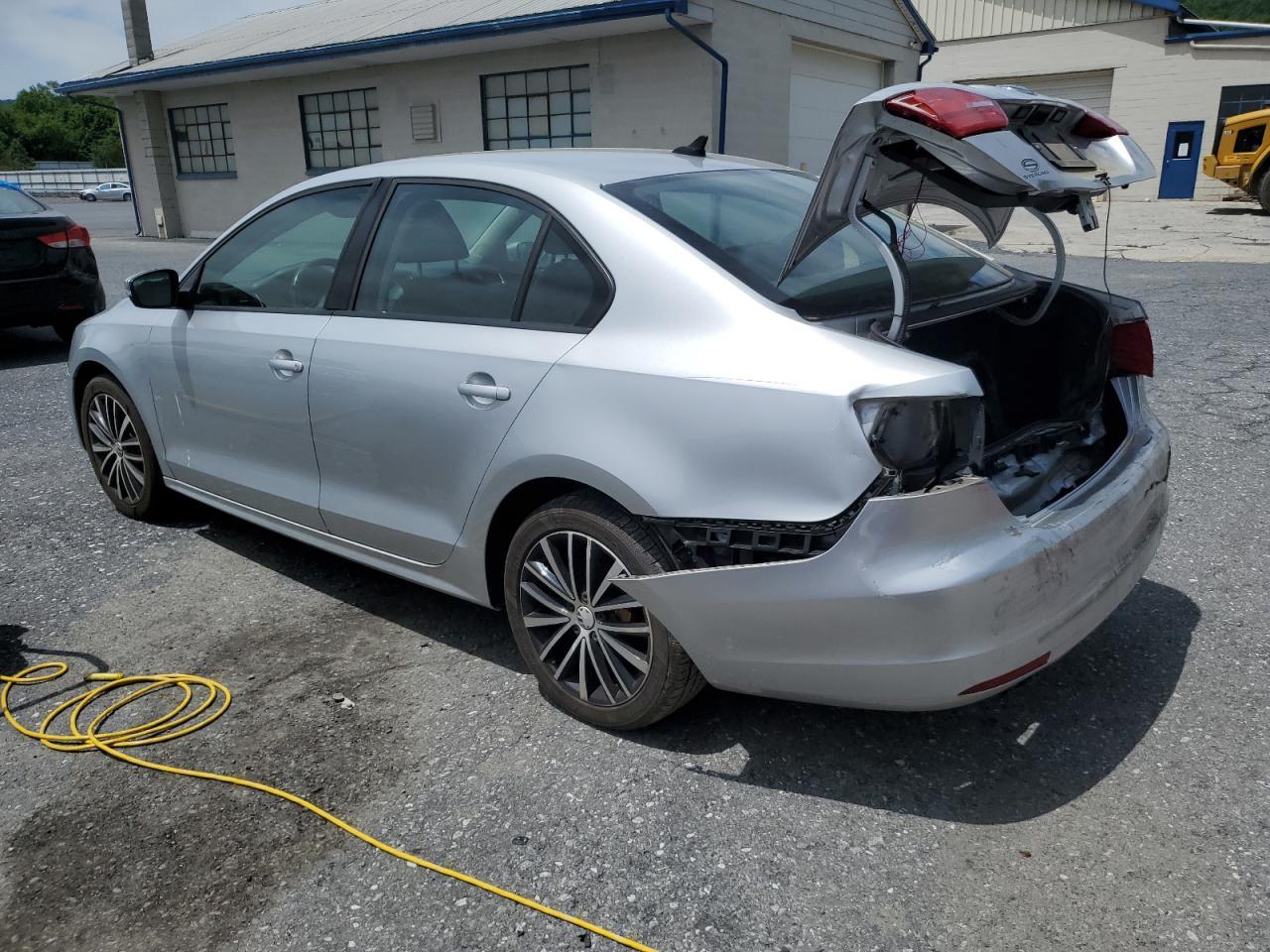 2011 Volkswagen Jetta Se - Image 2