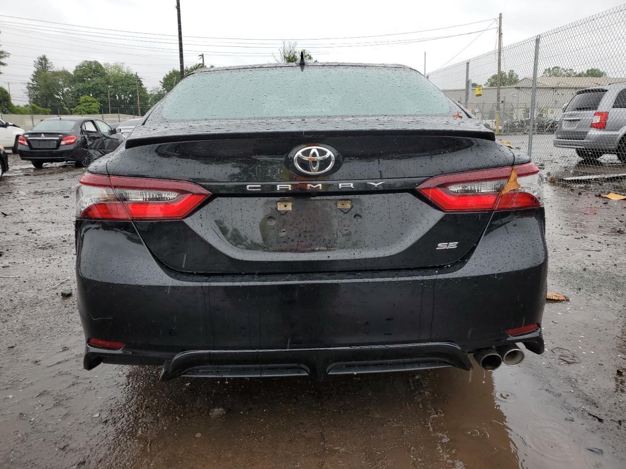 2022 Toyota Camry Se - Image 6
