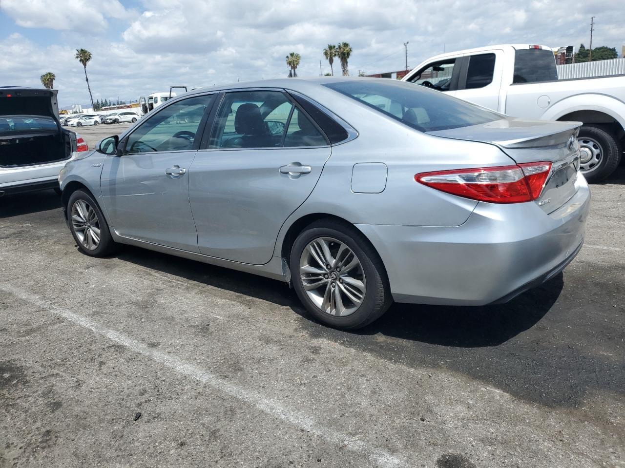2016 Toyota Camry Hybrid - Фото 2