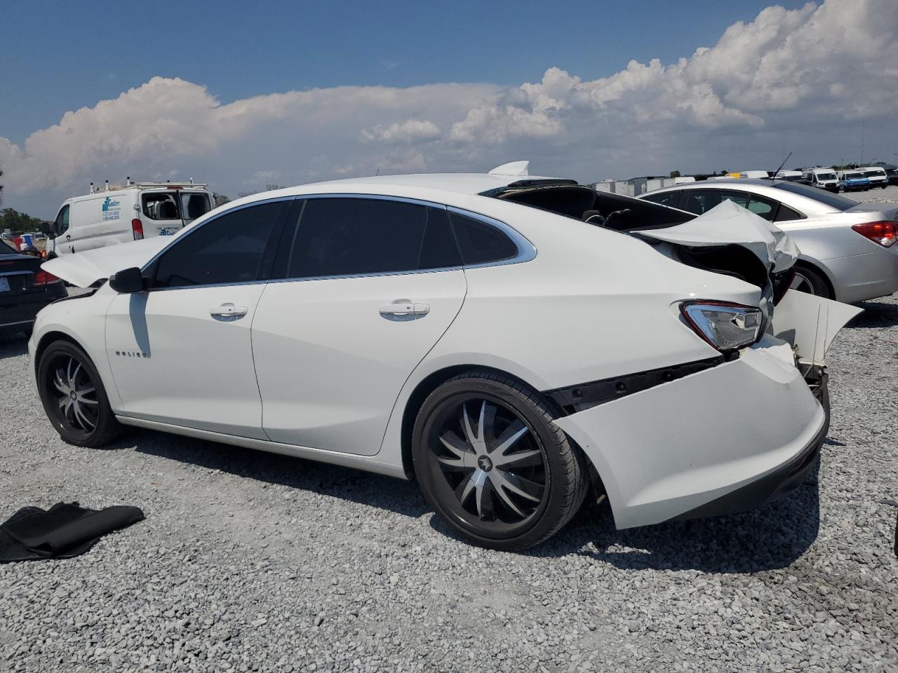 2018 Chevrolet Malibu Lt - Image 2