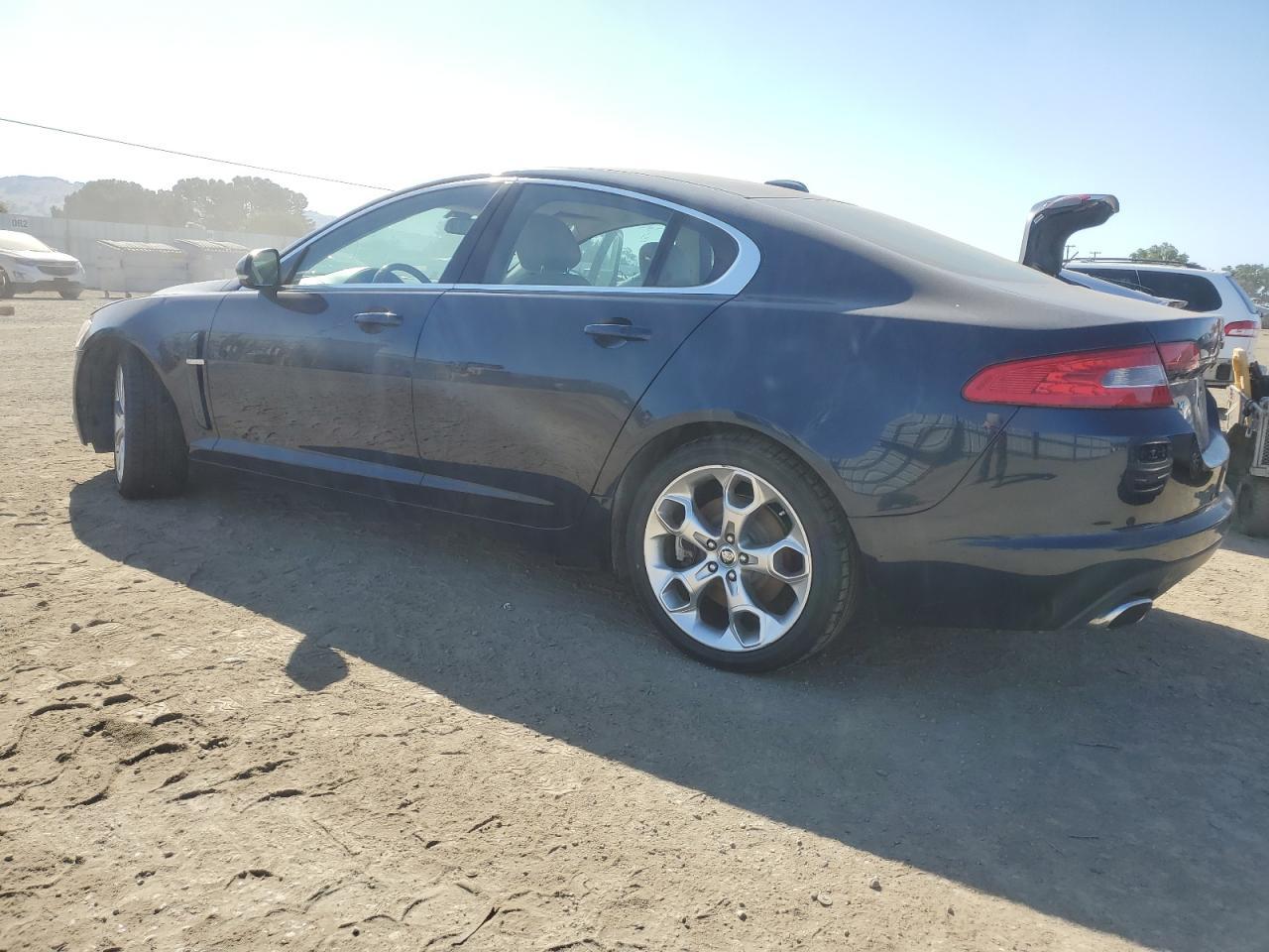 2010 Jaguar Xf Premium - Image 2