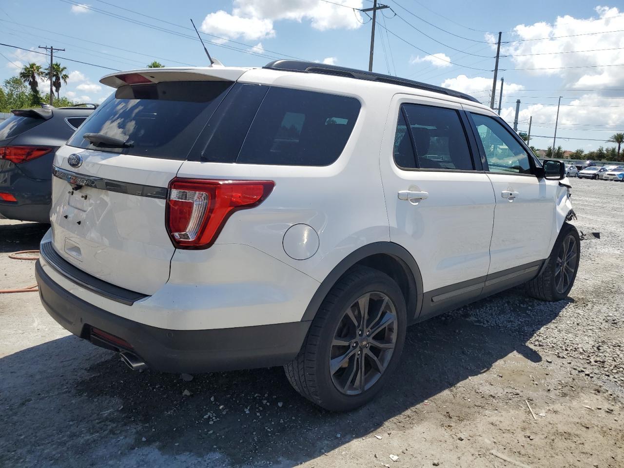 2019 Ford Explorer Xlt - Фото 3
