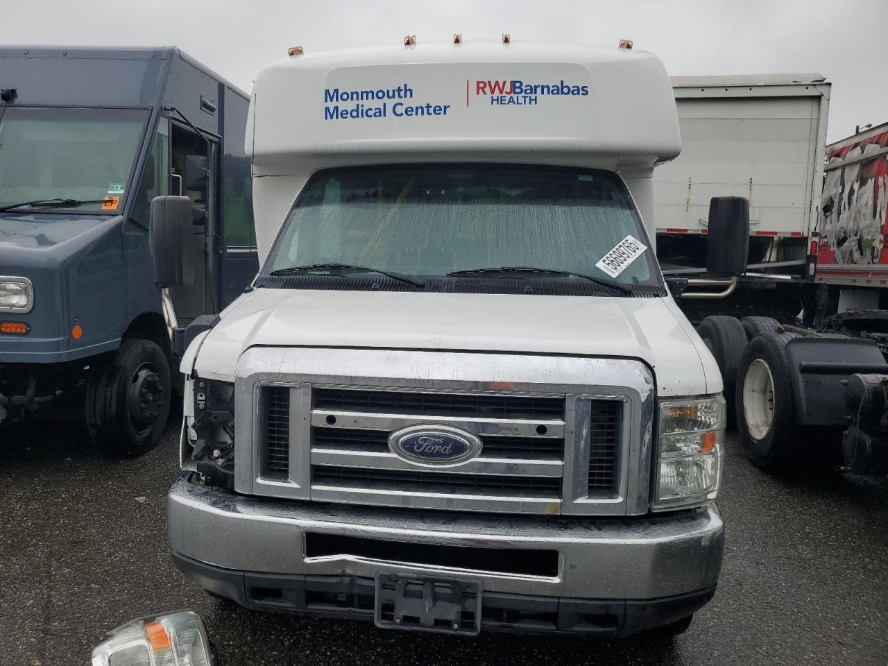 2016 Ford Econoline E350 Super Duty Cutaway Van - Image 5