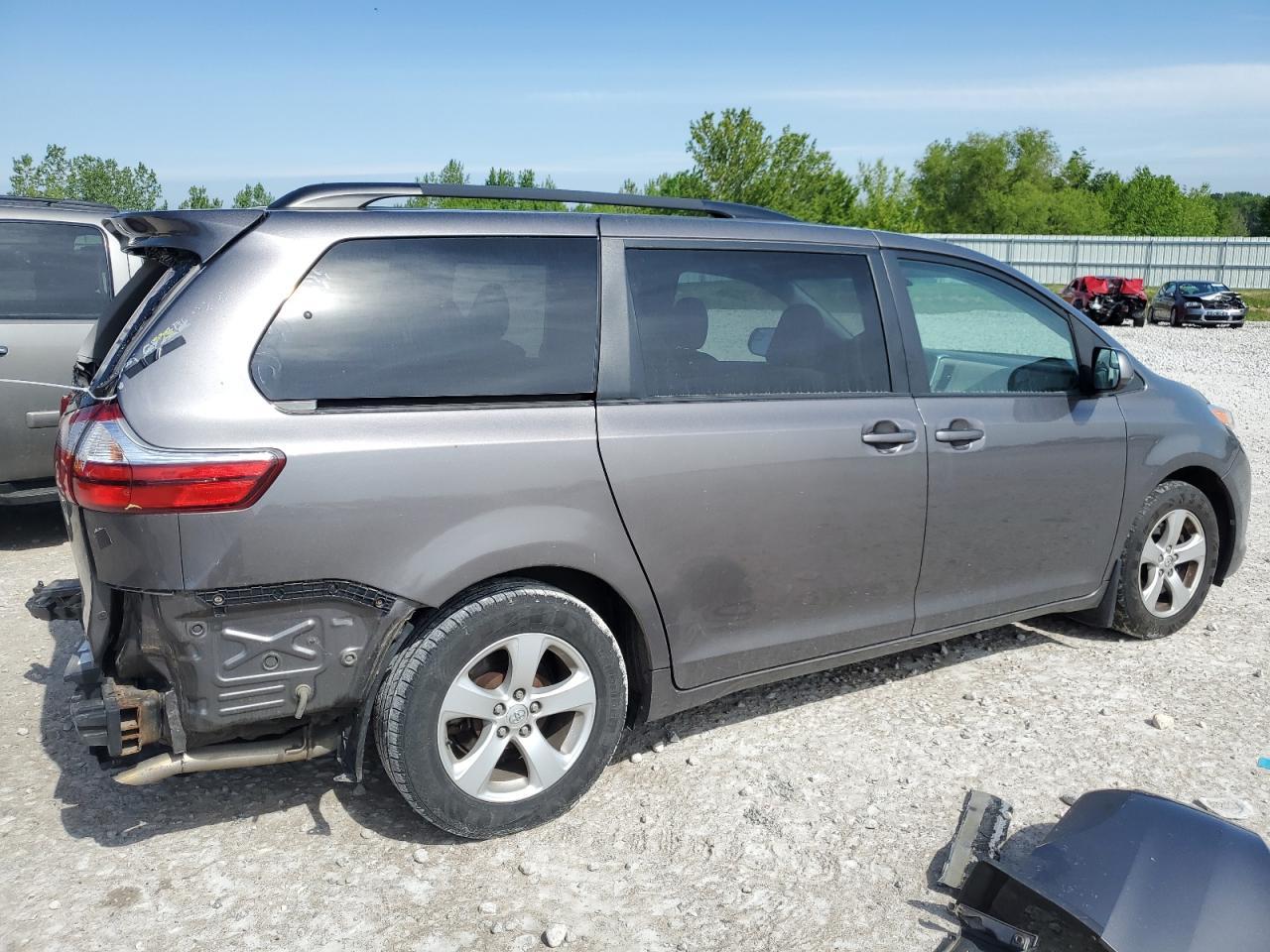 2017 Toyota Sienna Le - Image 3