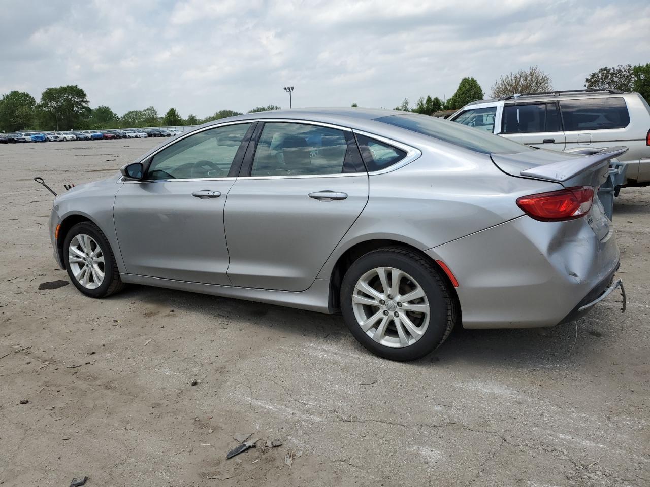 2015 Chrysler 200 Limited - Фото 2