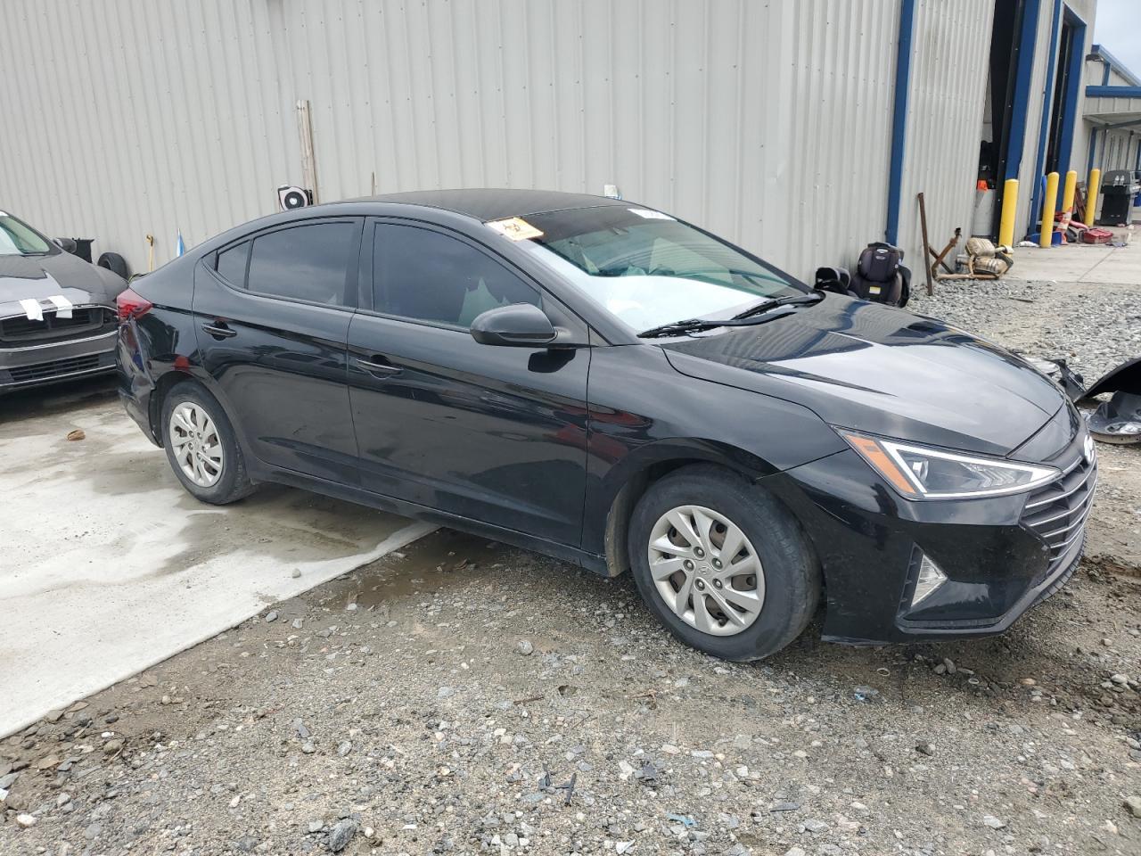2020 Hyundai Elantra Se - Image 4