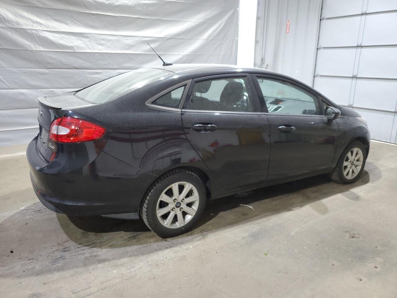 2011 Ford Fiesta Se - Фото 3