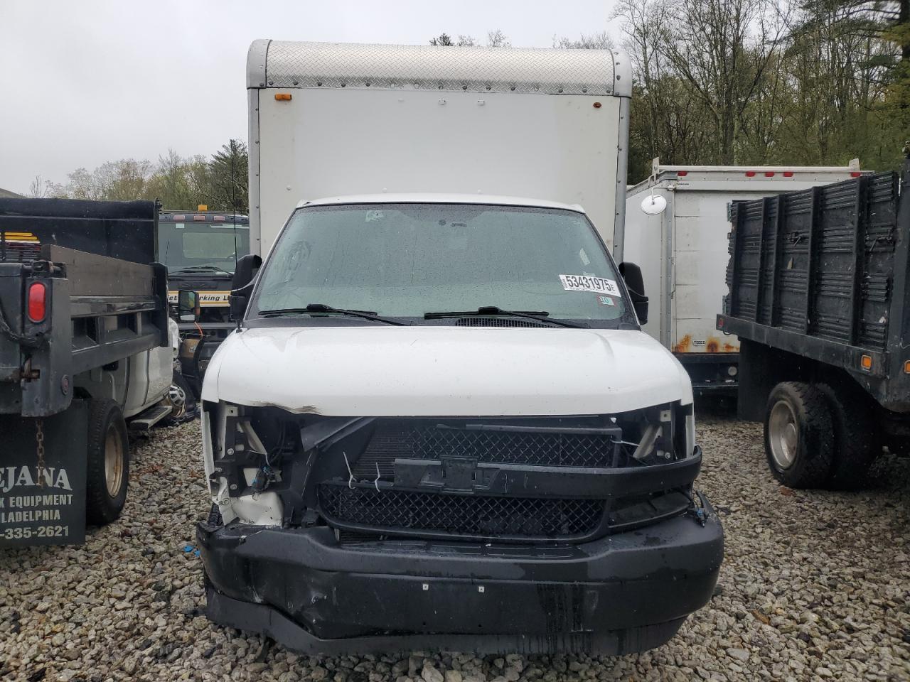 2018 Chev Express G4500 - Image 5