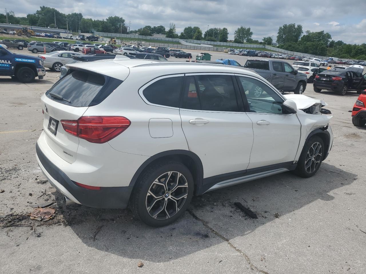 2021 BMW X1 xDrive28I - Фото 3