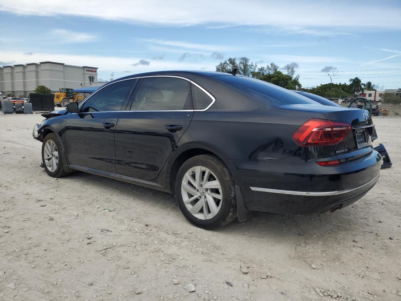 2018 Volkswagen Passat Se - Image 2