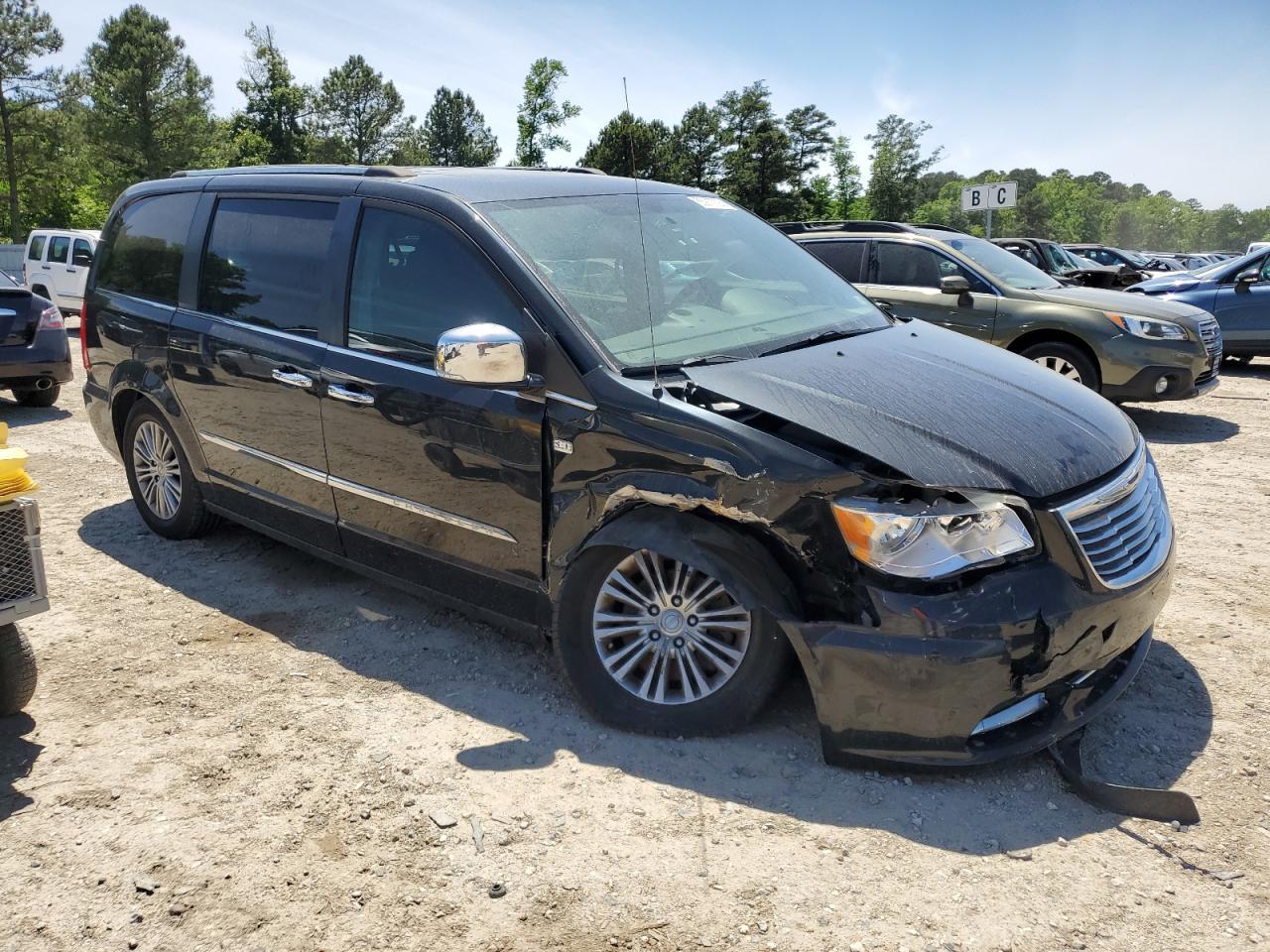 2014 Chrysler Town & Country Touring L - Фото 4