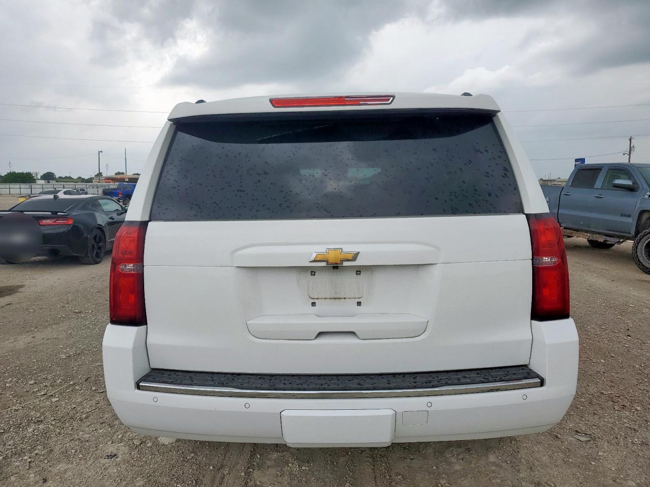 2018 Chevrolet Suburban C1500 Premier - Image 6